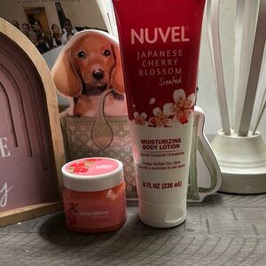 Japanese Cherry Blossom Moisturizing Body Lotion - Red